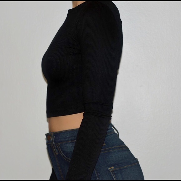 Onyx LS Crop Top - Picture 2 of 3